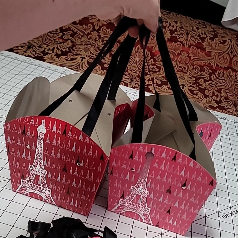 Gift Bag, 7 Pink and 1 Red Eiffel Tower Gift Bags,‎ Base 5.25x5.25 High 5.75 NIB